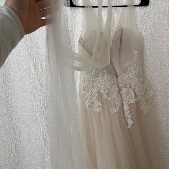 Enzoani Beautiful Bridal BT17-12 Wedding Gown size 4 - Picture 14 of 16